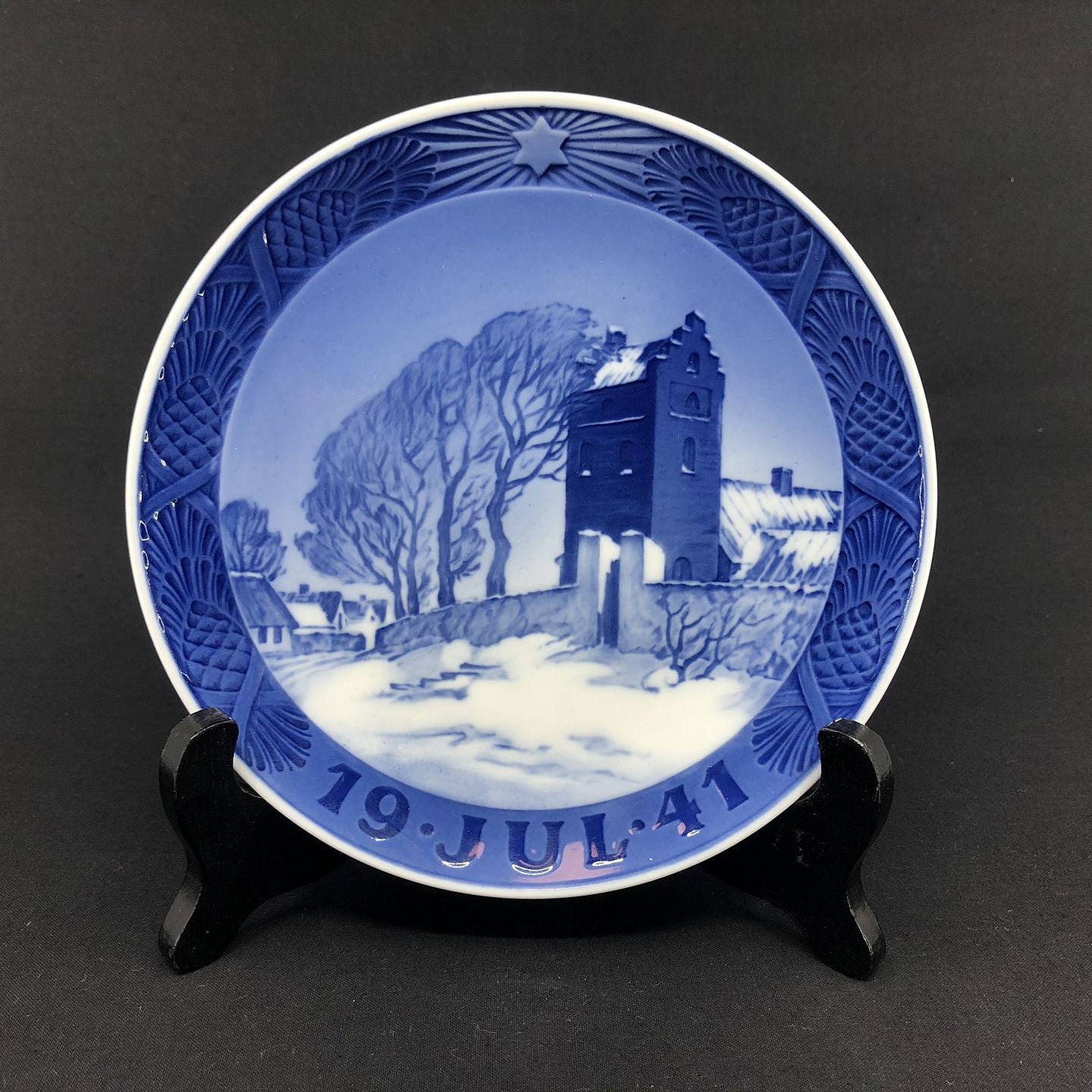 Royal Copenhagen christmas plate 1941
