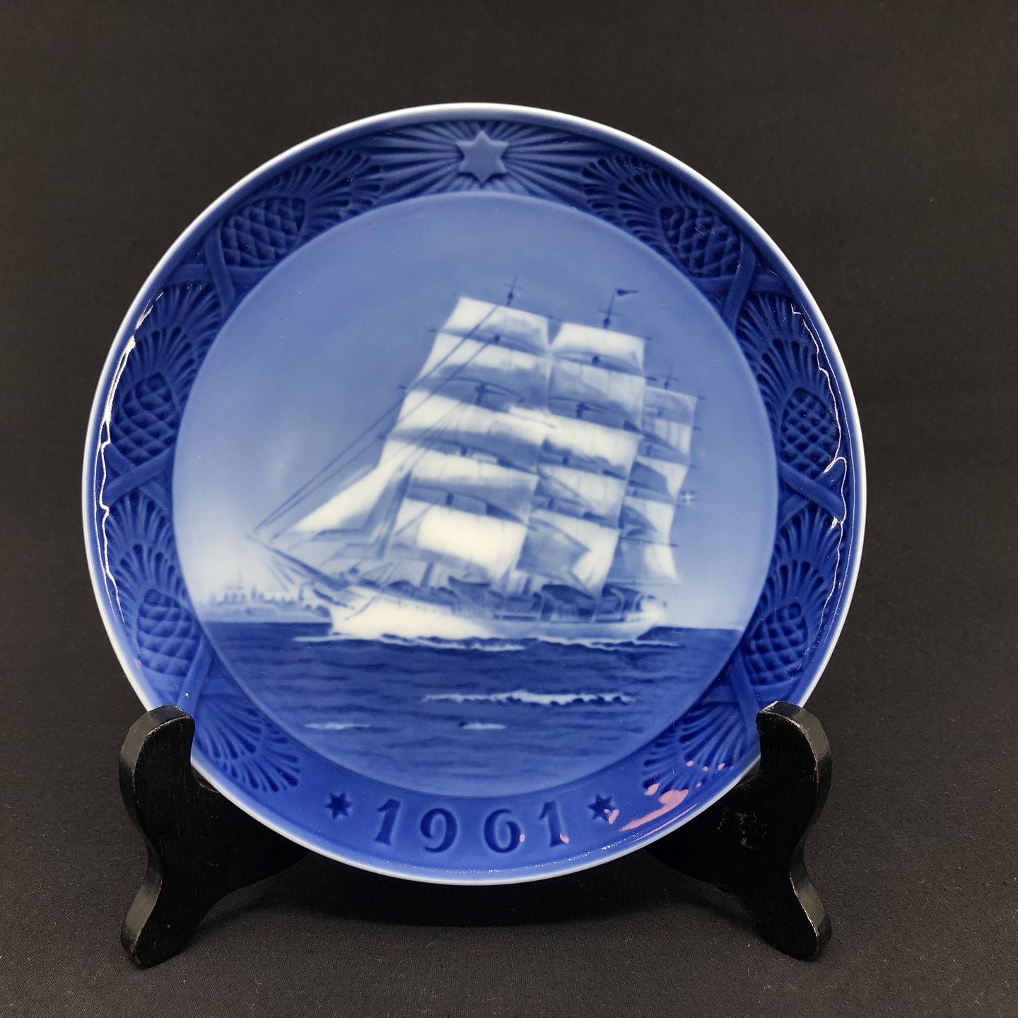 Royal Copenhagen christmas plate 1961
