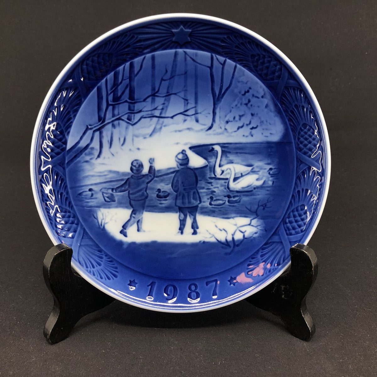Royal Copenhagen Christmas plate 1987