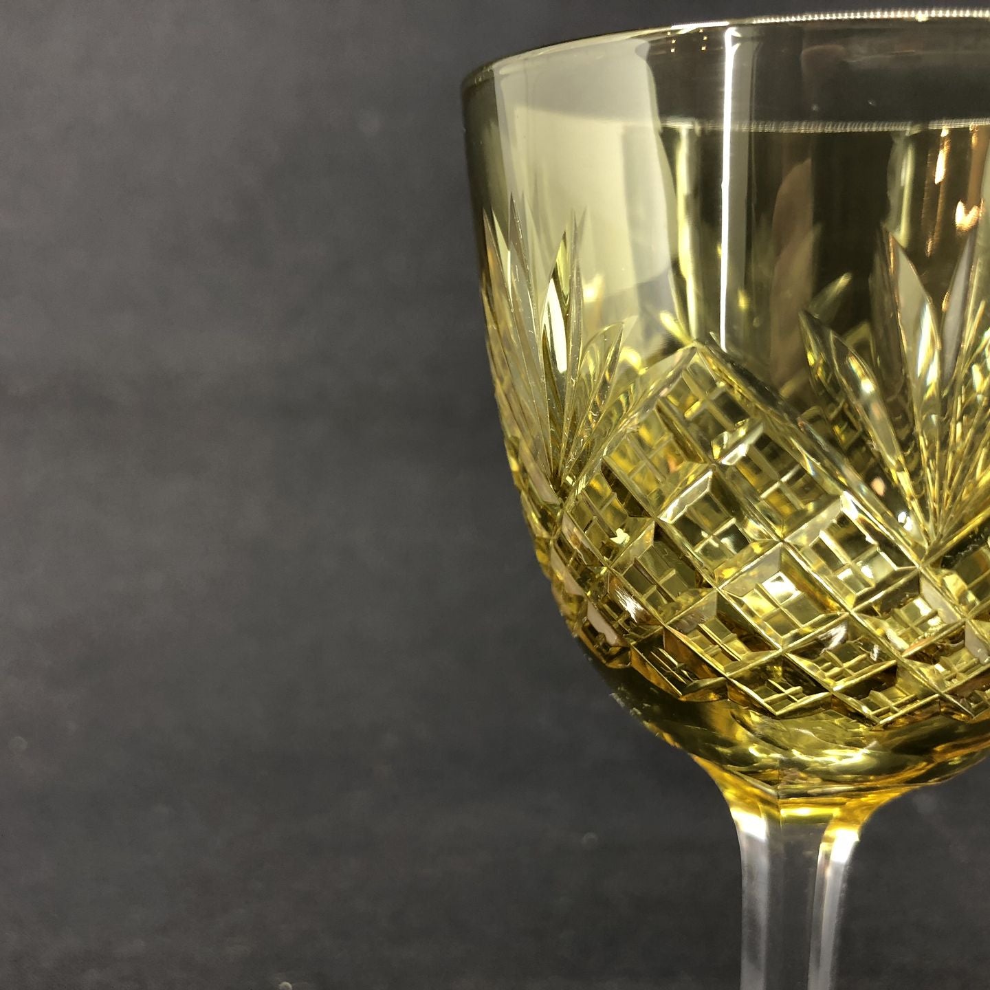 Georgette green white wine glass
