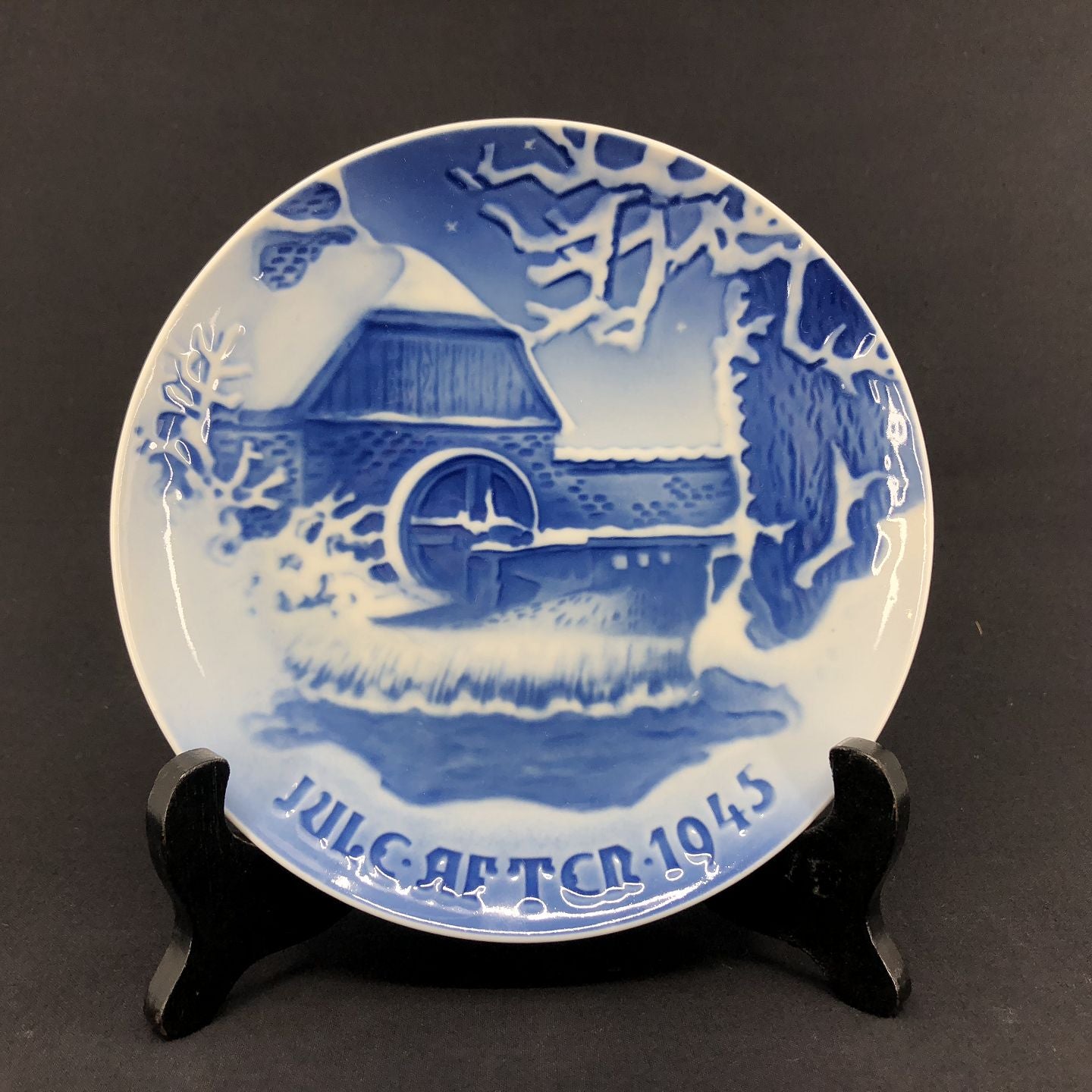 Bing & Grøndahl Christmas plate 1945