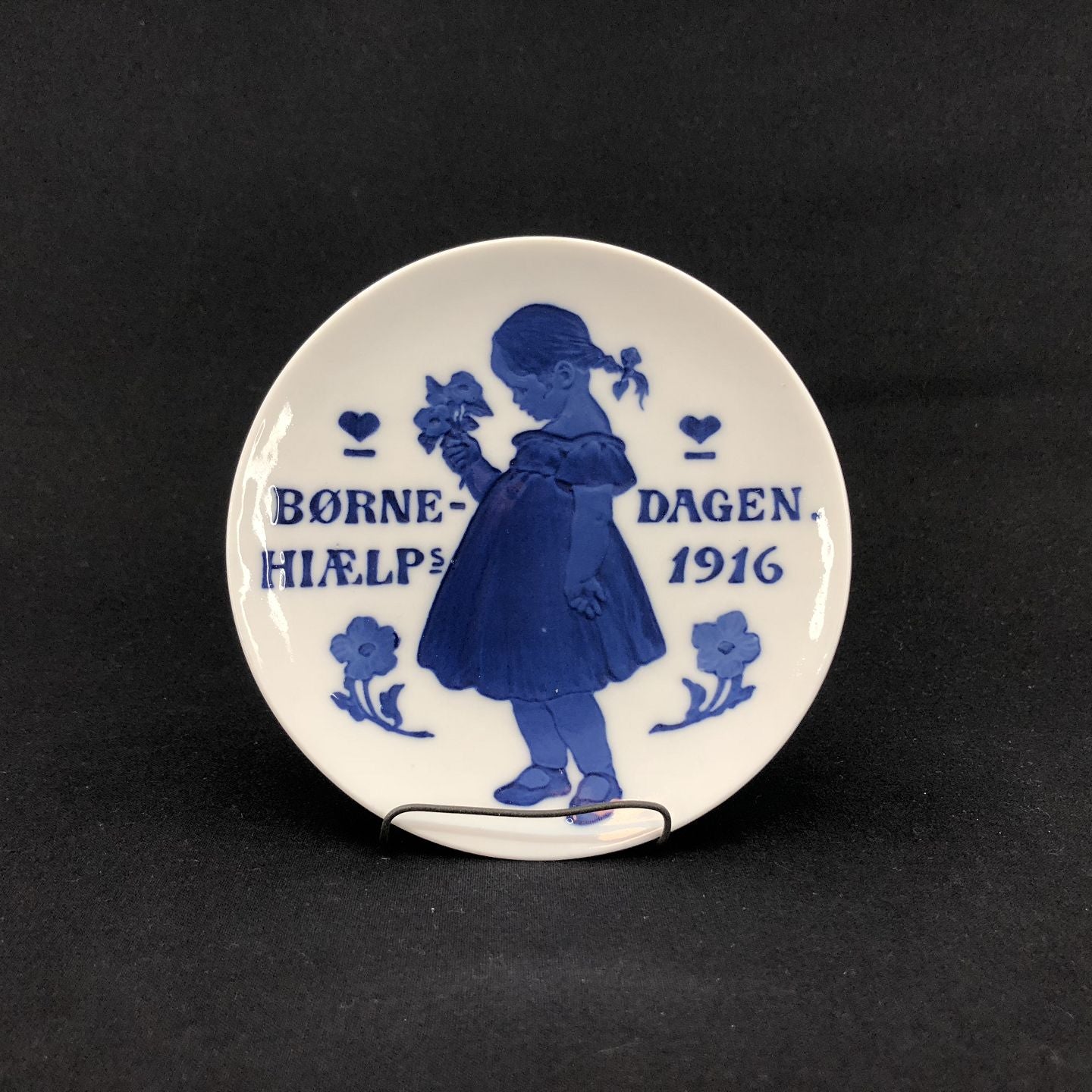 Børnehjælpsdagsplatte fra 1916