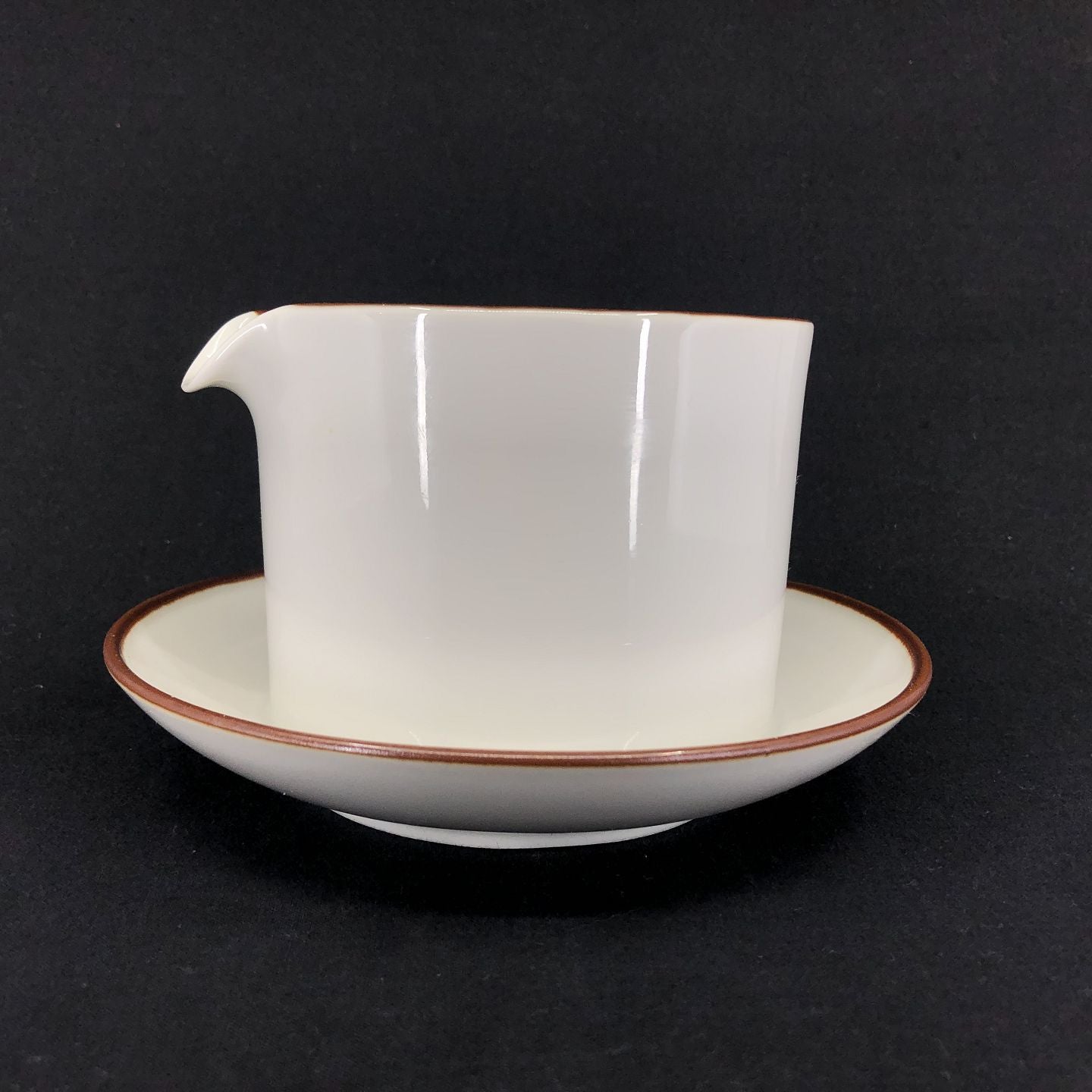 Brun domino sovseskål