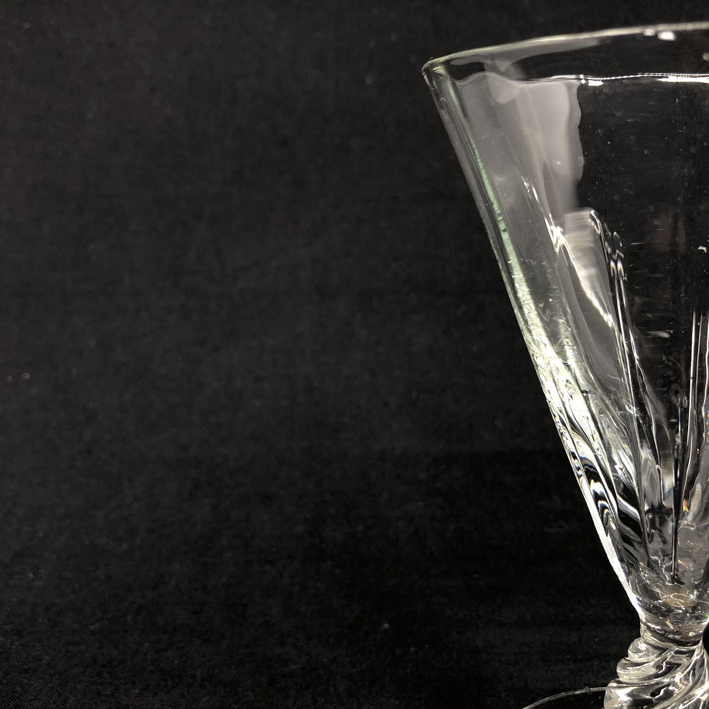 Ida without gold red wine glass