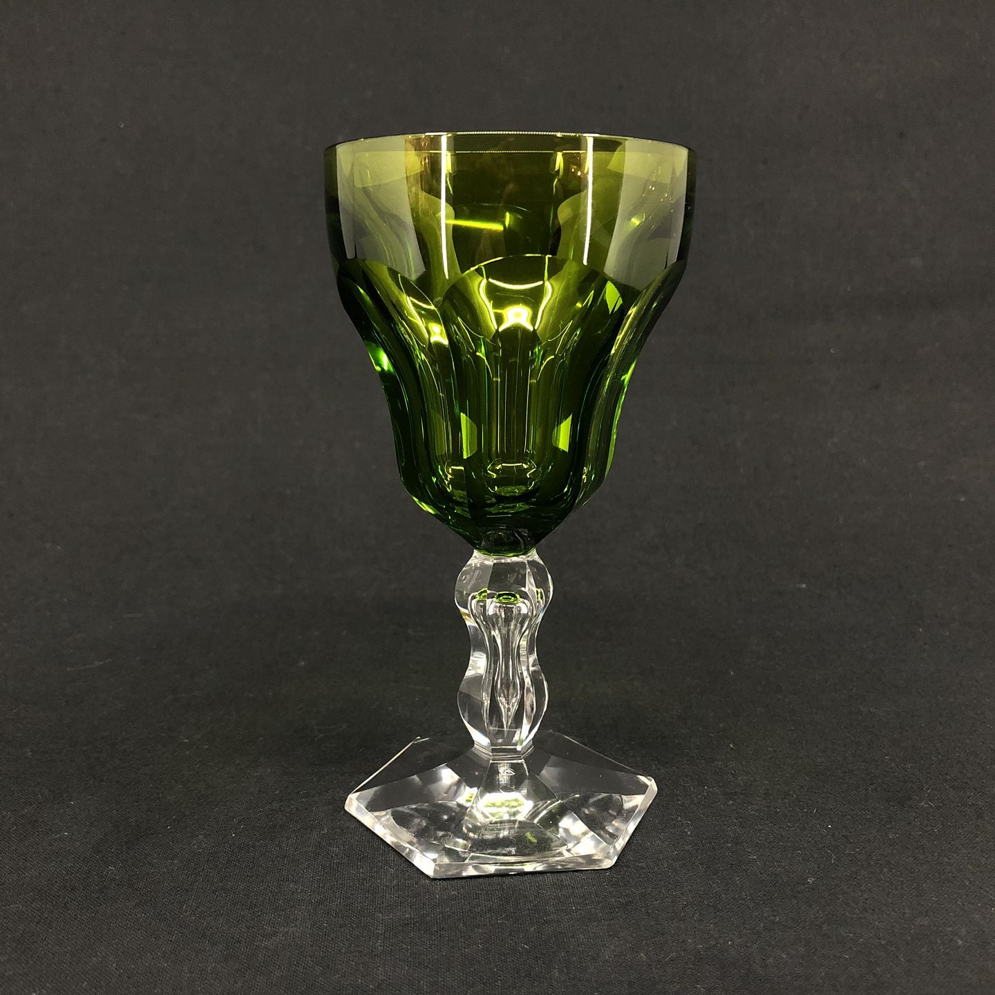 Dark green Lalaing white wine glass
