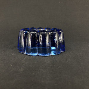 Pianofod i blåt glas