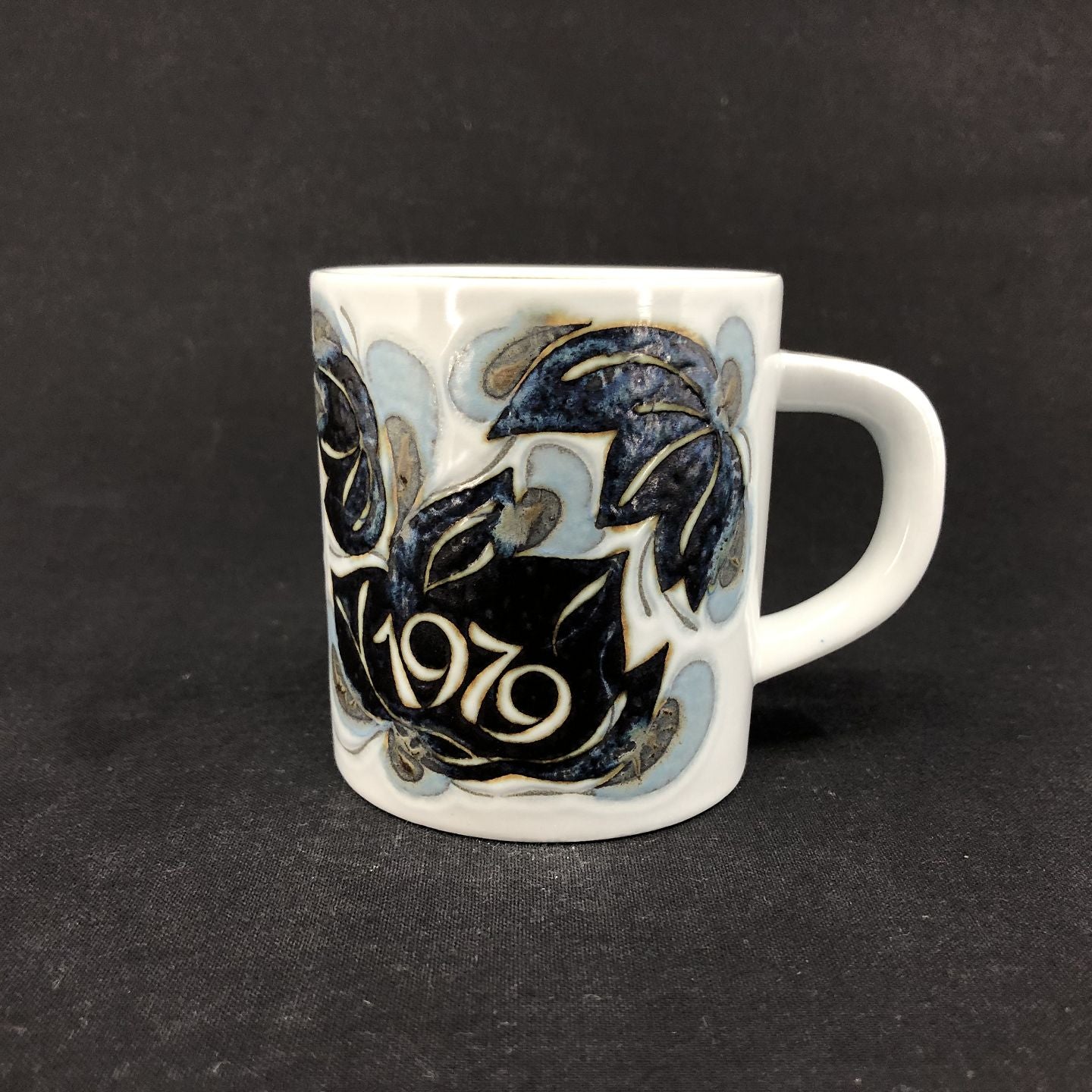 Royal Copenhagen small vintage mug 1979