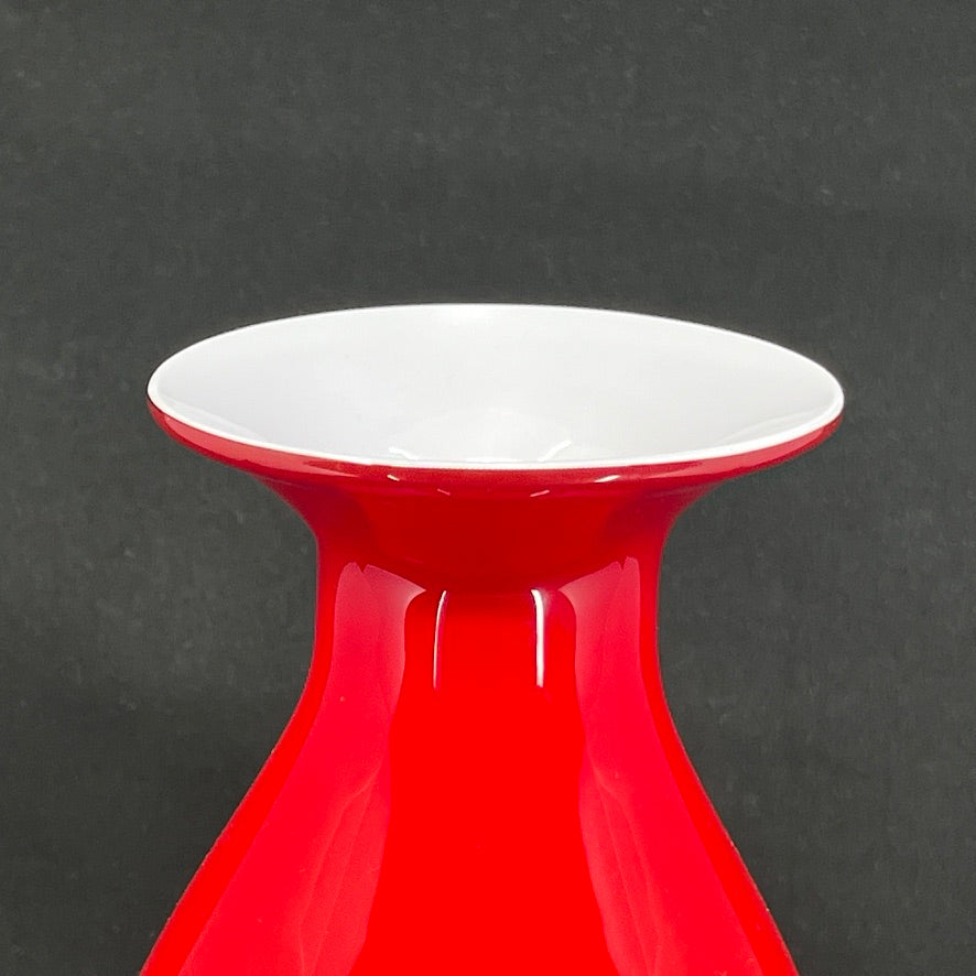 Large and rare red Carnaby vase, 31 cm.