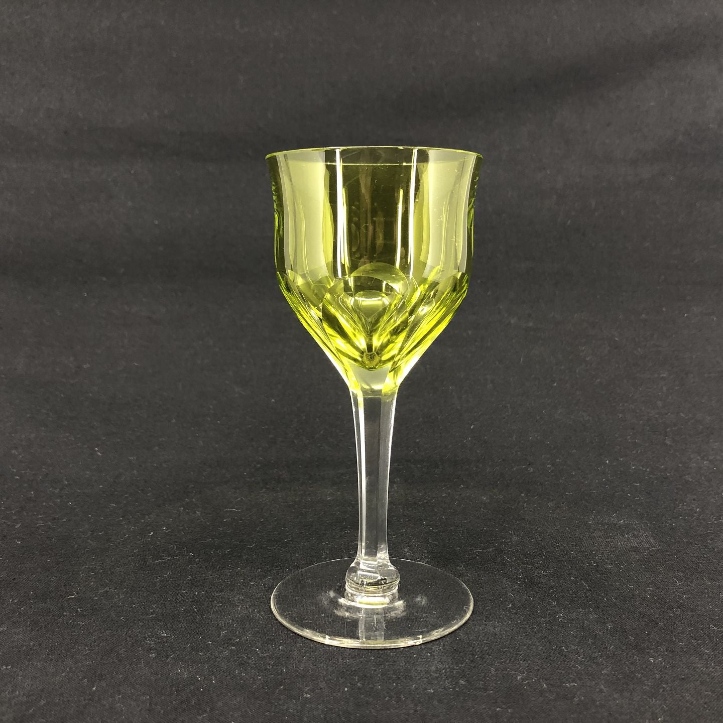 Light green Oreste white wine glass