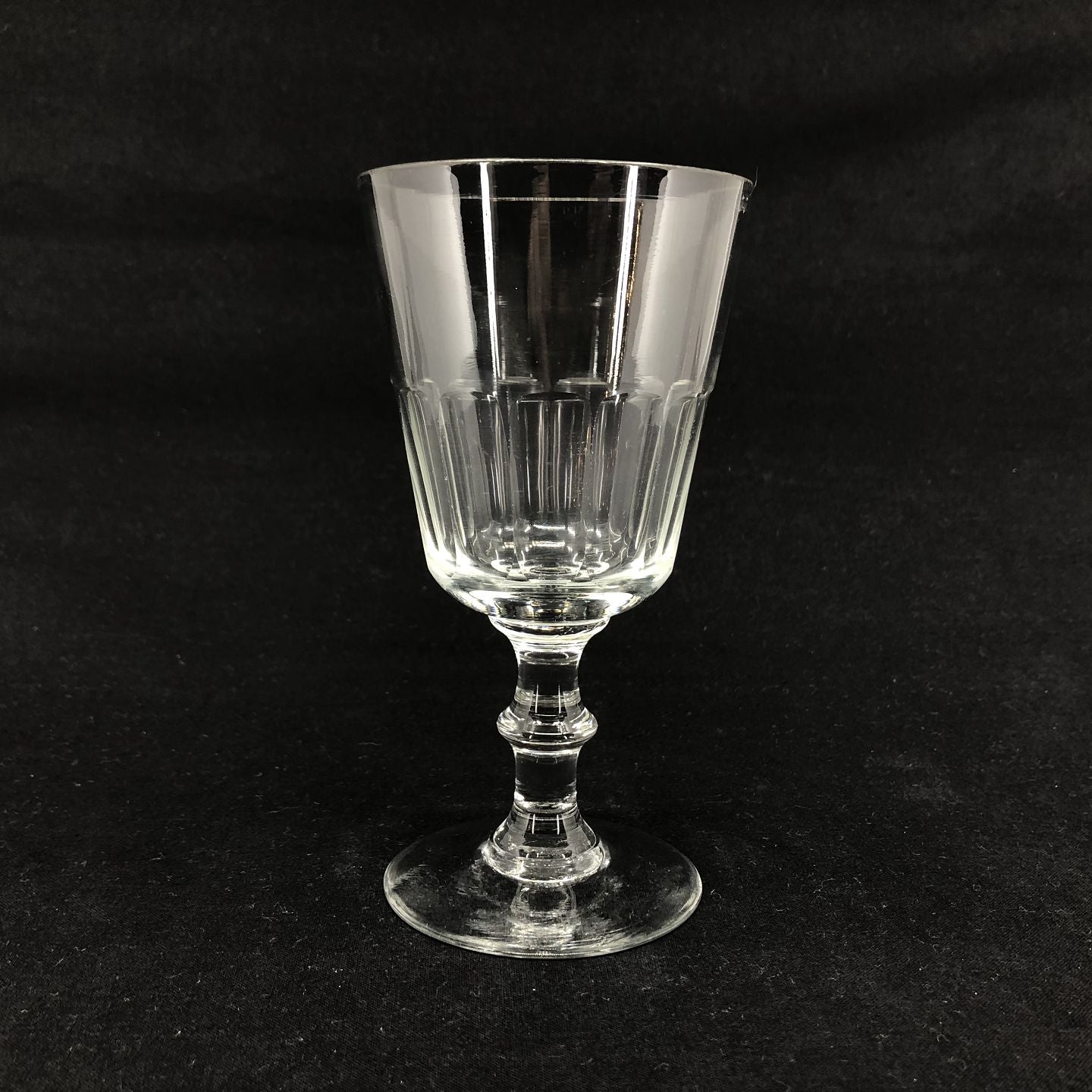 Christian d. 8 red wine glasses