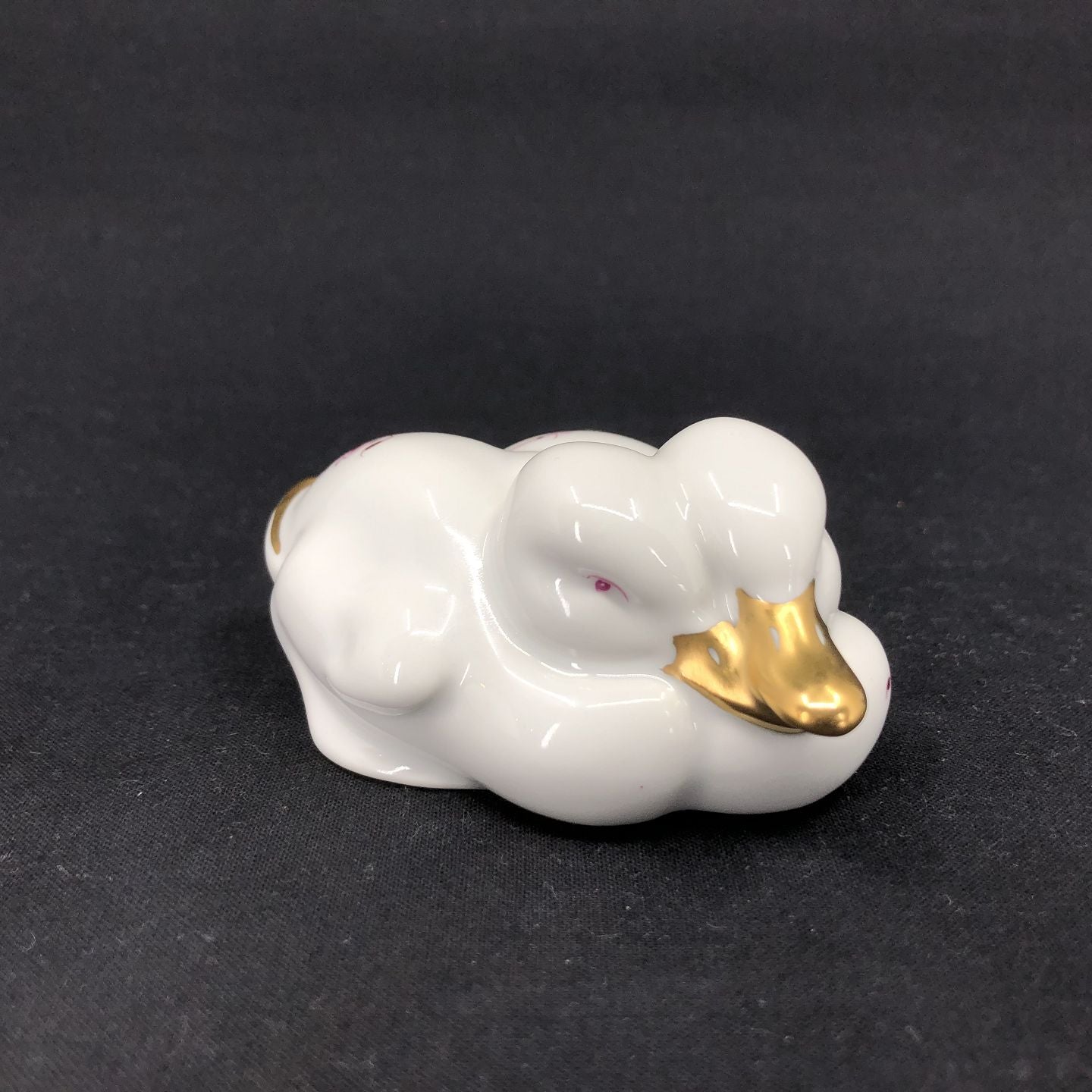 Purpur musselmalet figur - ænder