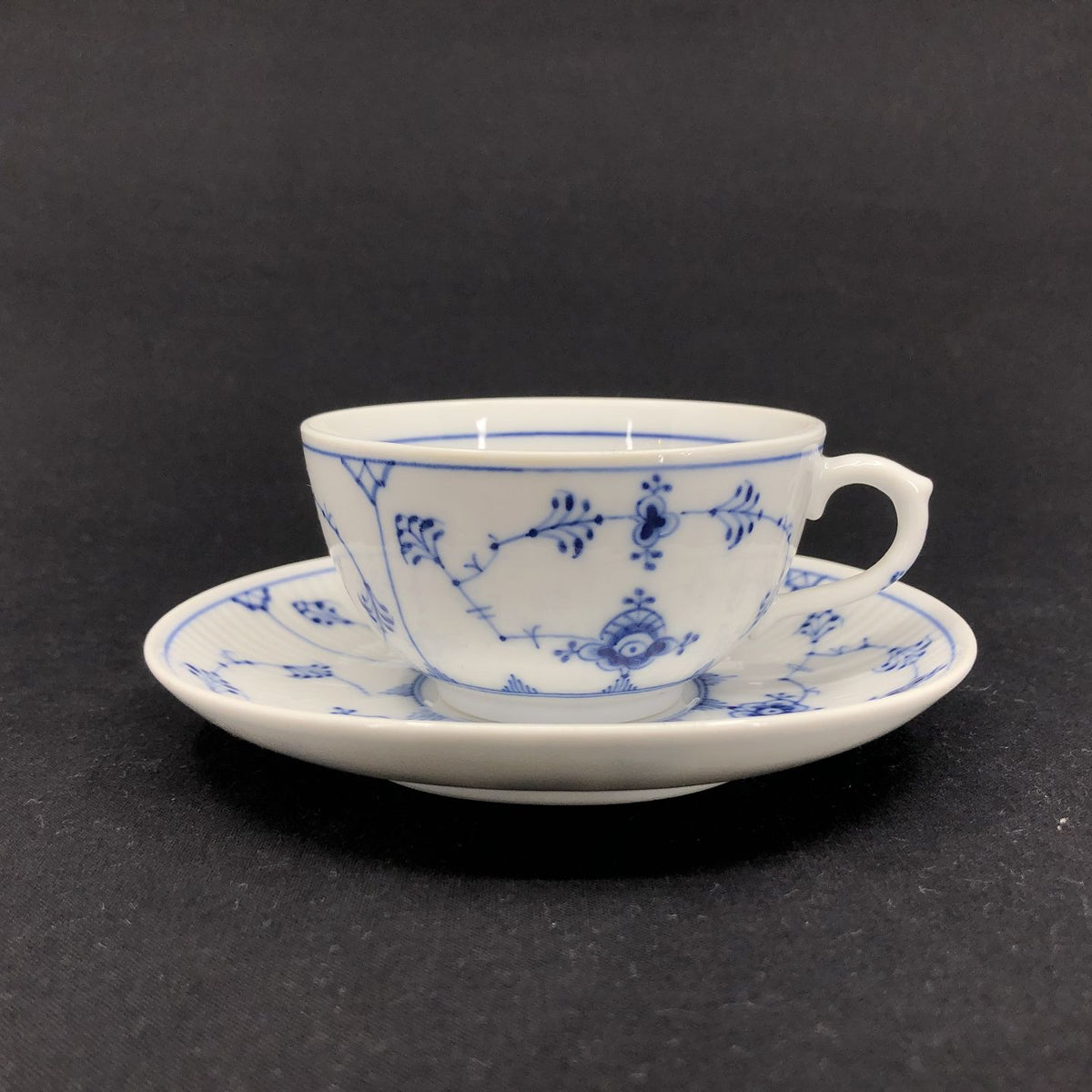Mussel ground Fluted chocolate cup