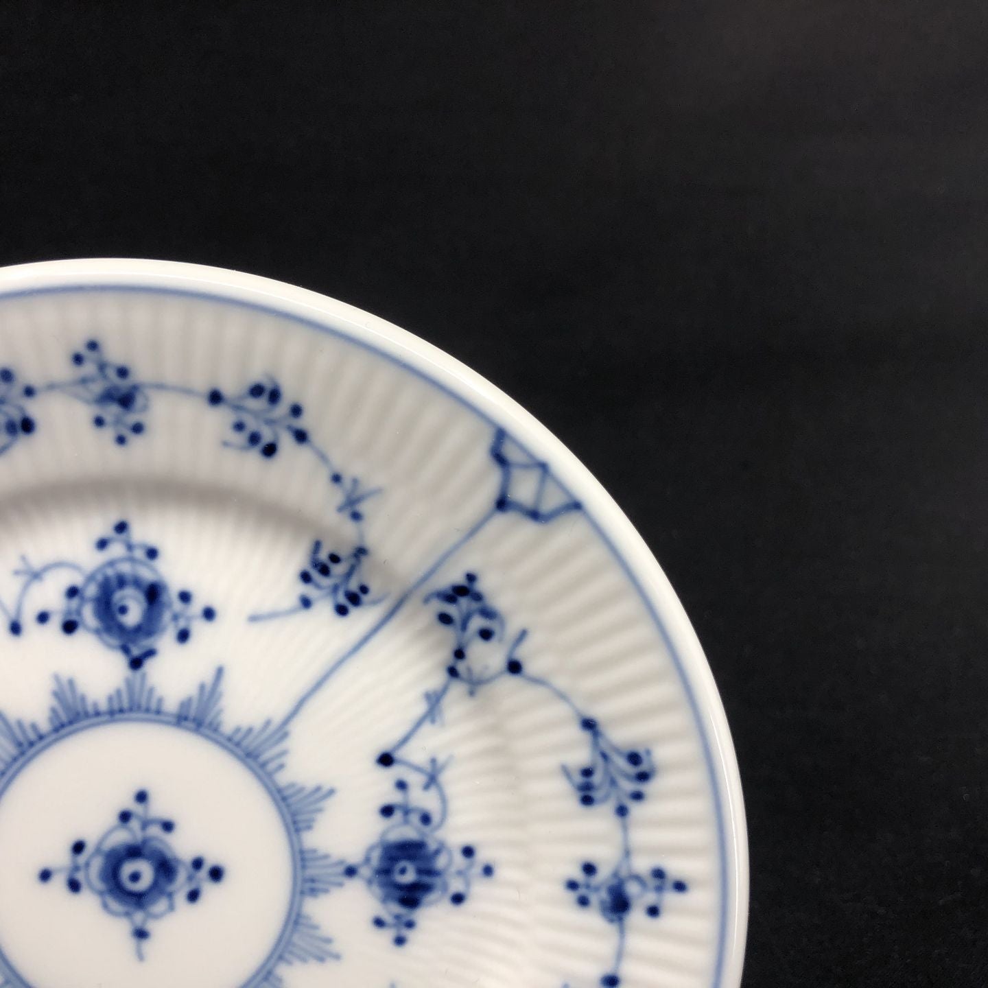 Musselmalet Riflet kagetallerken 1/331.