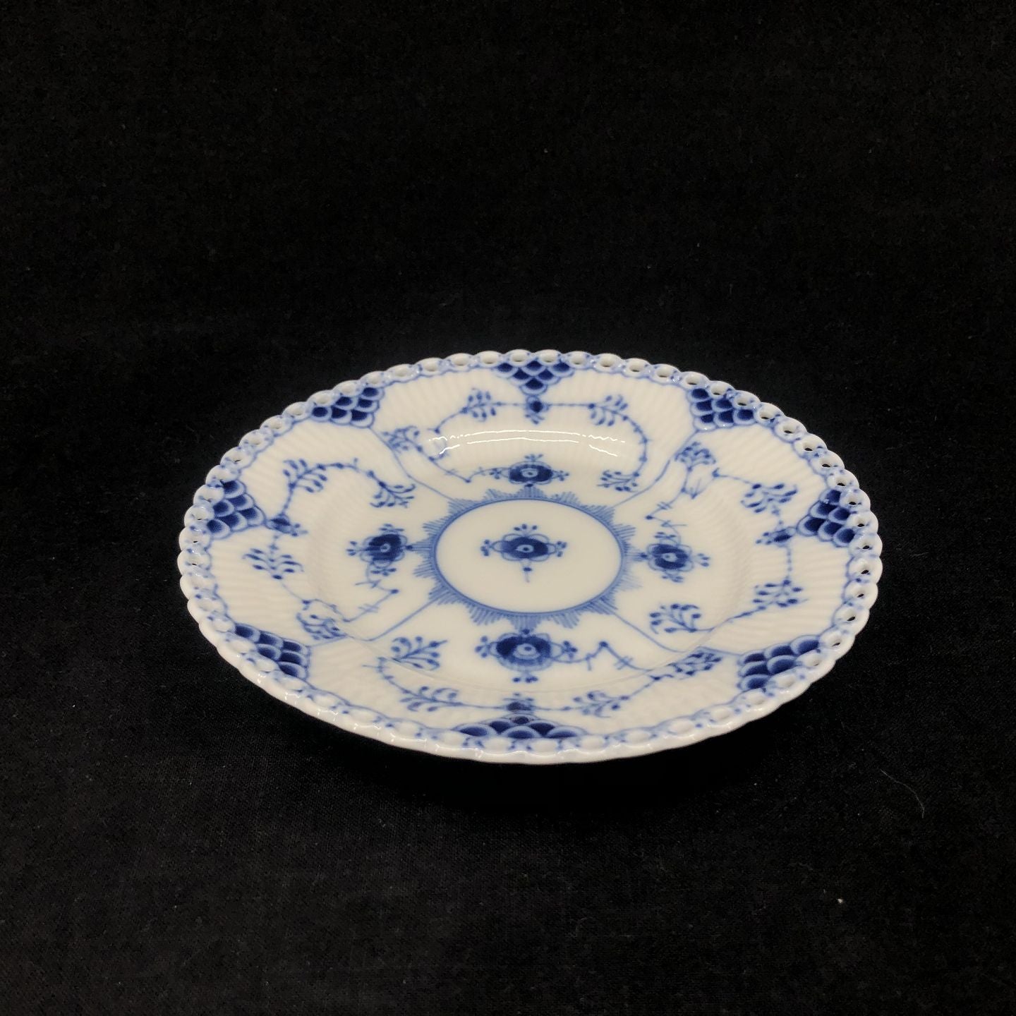Musselmalet Helblonde kagetallerken, 14,5 cm.