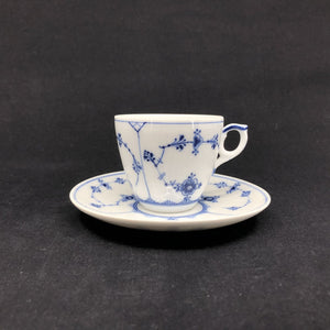 Mussel painted Fluted coffee cup 1/80.