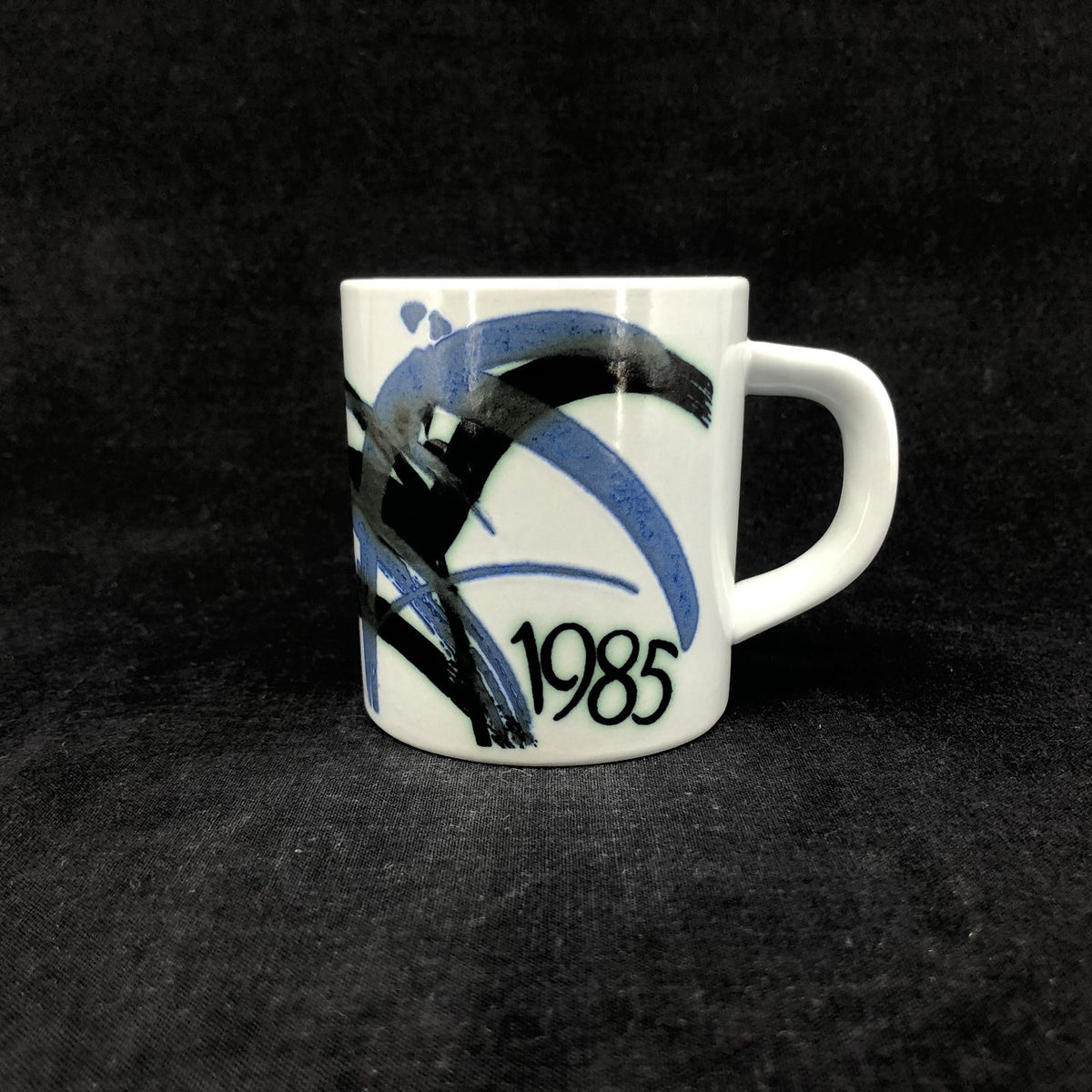 Royal Copenhagen small vintage mug 1985