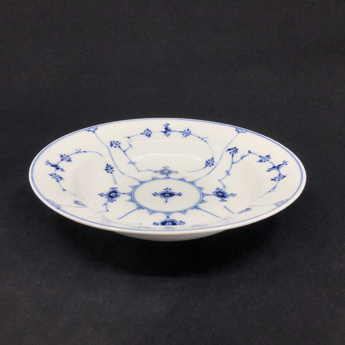 Musselmalet Riflet dyb tallerken, 20 cm.