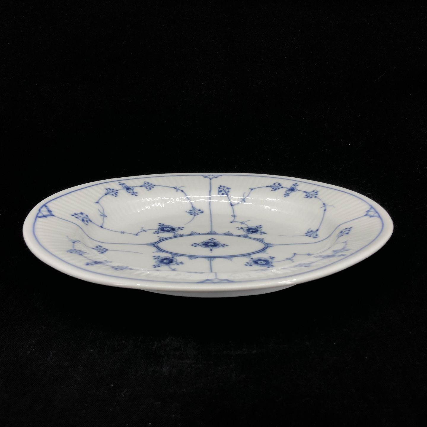 Musselmalet Riflet fad, 23 cm.