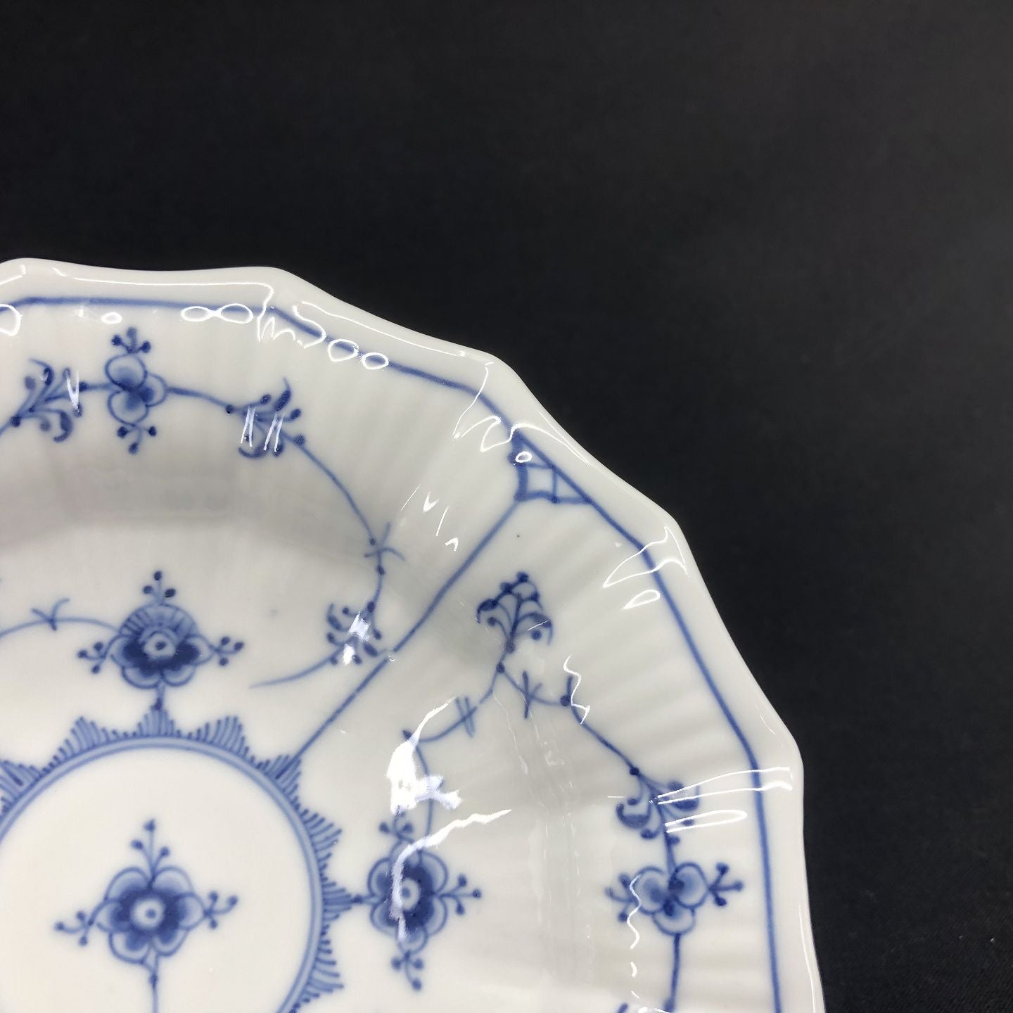 Mussel painted Fluted frill bowl