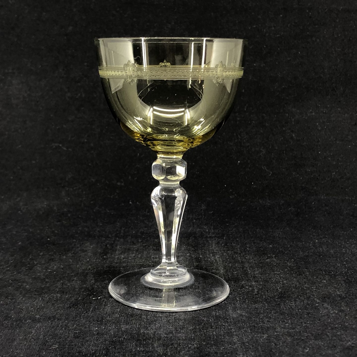 Moss green Modeste white wine glass
