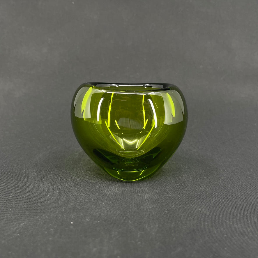 May green heart vase from Holmegaard, 7 cm.