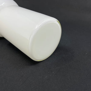 White Carnaby vase, 23.5 cm.