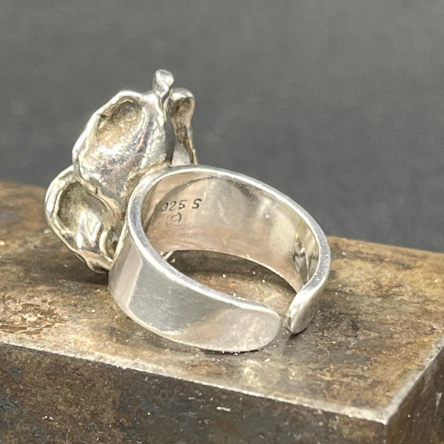 Ring in silver with beige stone pearl