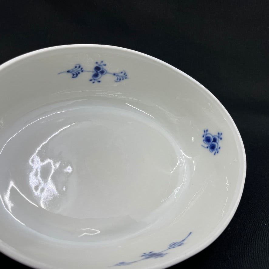 Blue Fluted Half lace lidded dish, 1/622