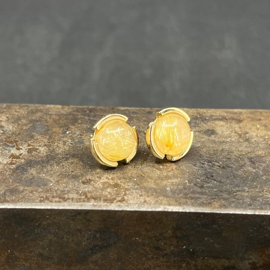 Ørestikker i guld med rutil quartz