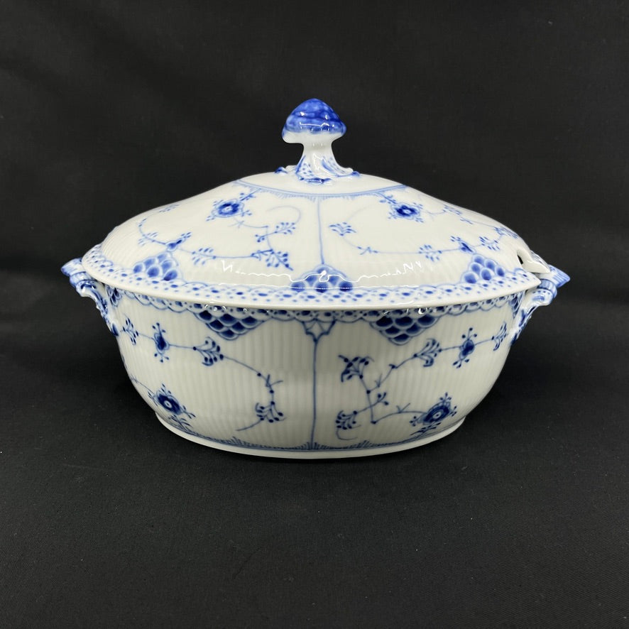 Blue Fluted Half Lace tureen 1/595