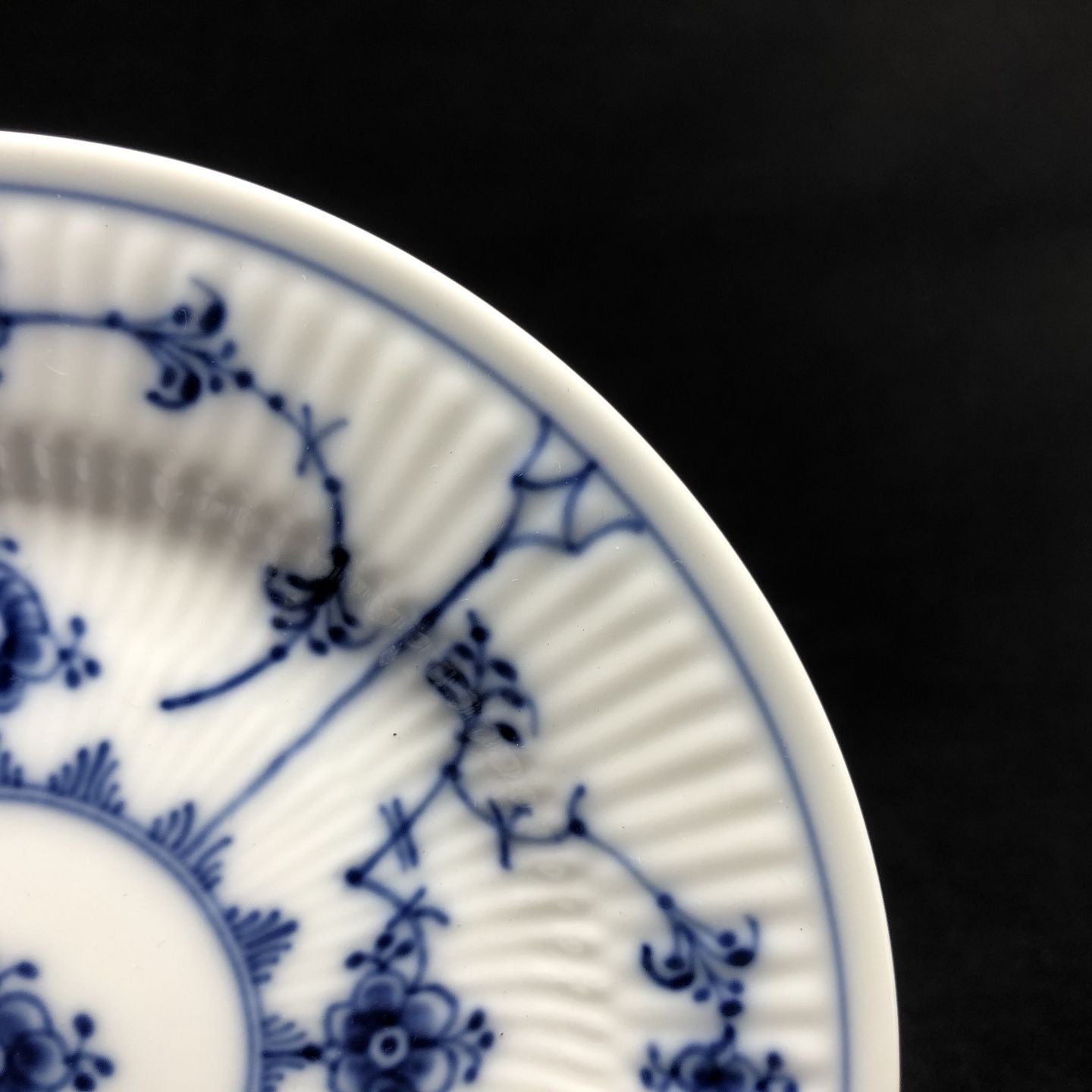 Musselmalet Riflet kagetallerken, 14 cm.