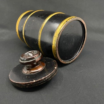 Tobacco box from 1910–1920, shaped like a barrel.