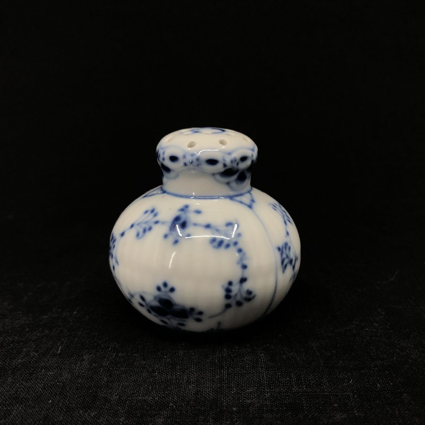 Musselmalet Halvblonde saltbøsse