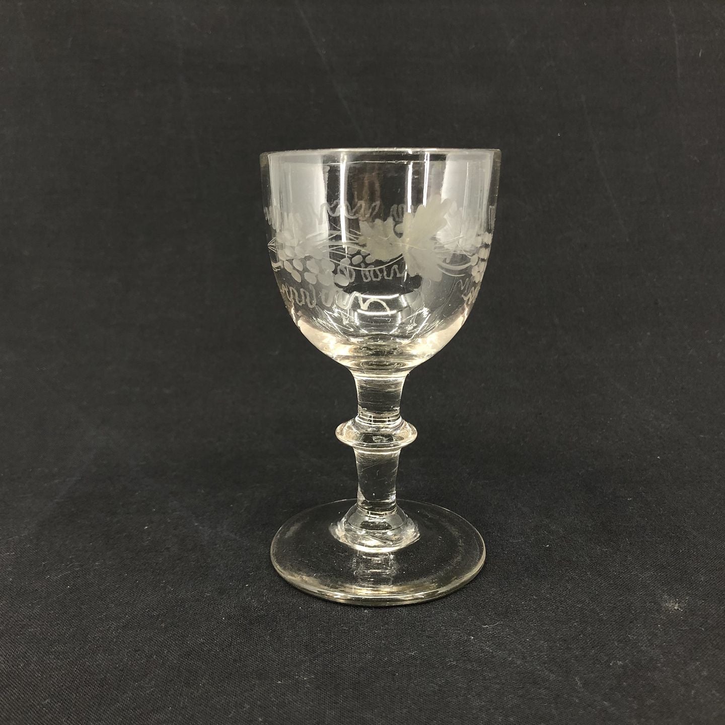 Holmegaard Wine glass no. 2 with vine leaves