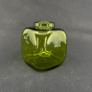 Firkantet Majgrøn vase, 11  cm.