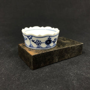 Mussel ground Fluted salt shaker