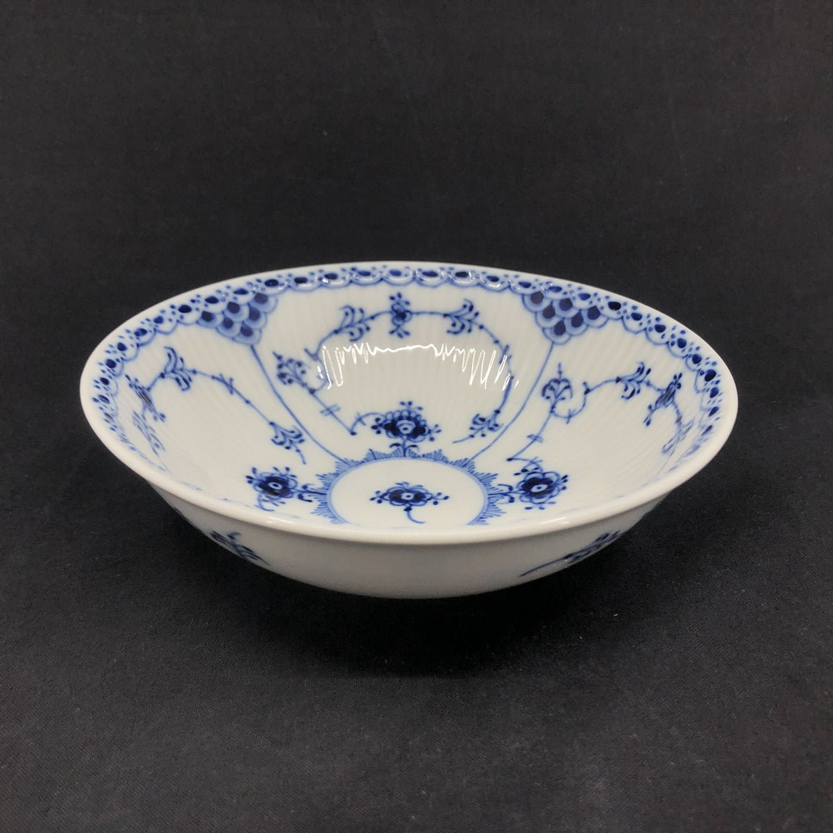 Blue Fluted Half Lace yogurt bowl, 16 cm.