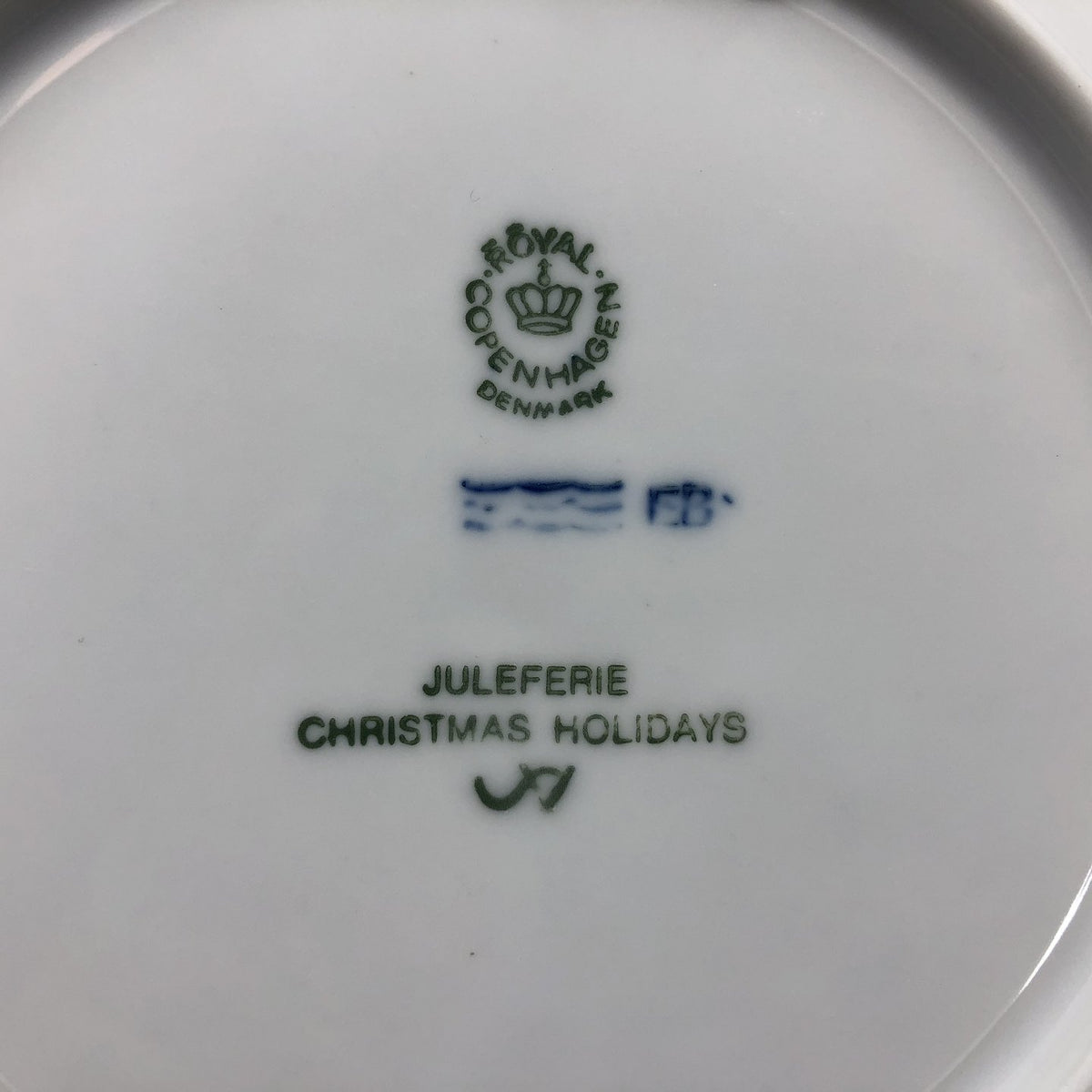 Royal Copenhagen Christmas plate 1986
