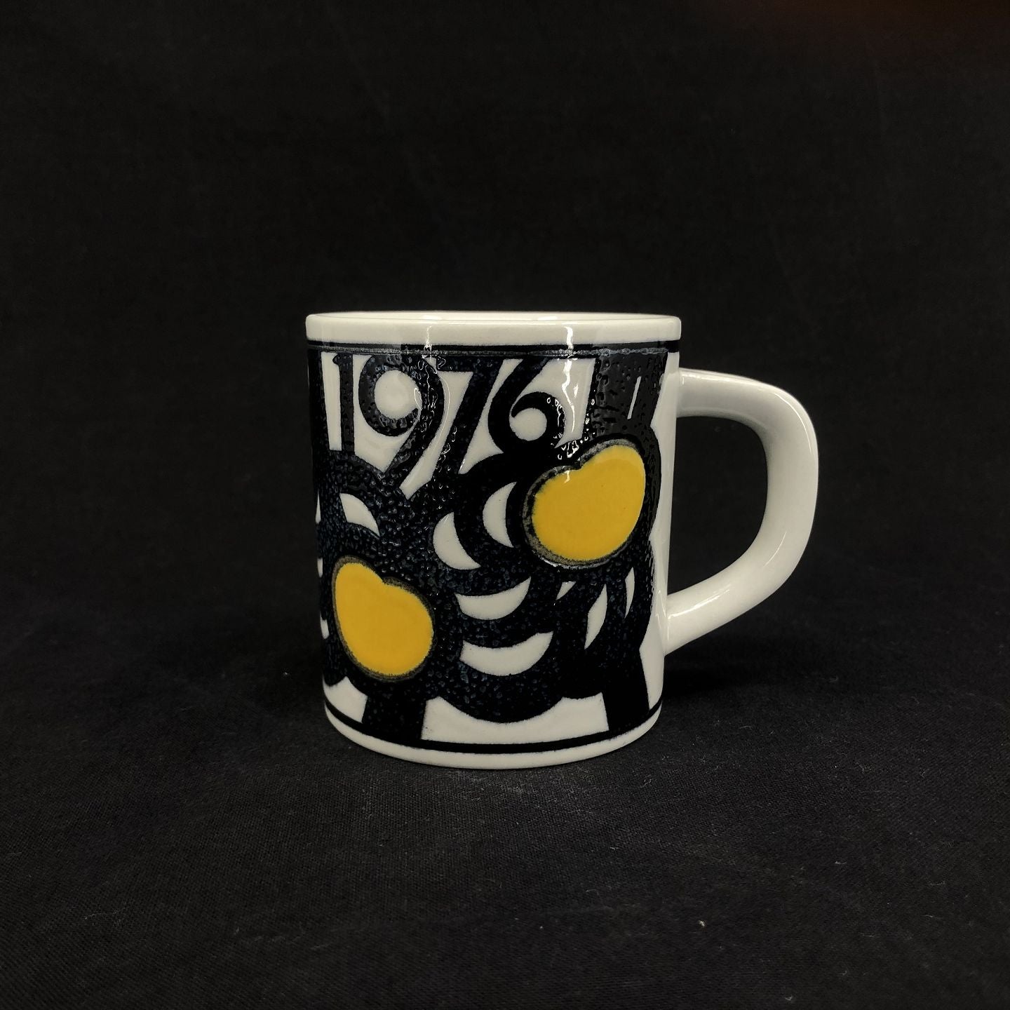 Royal Copenhagen small vintage mug 1976