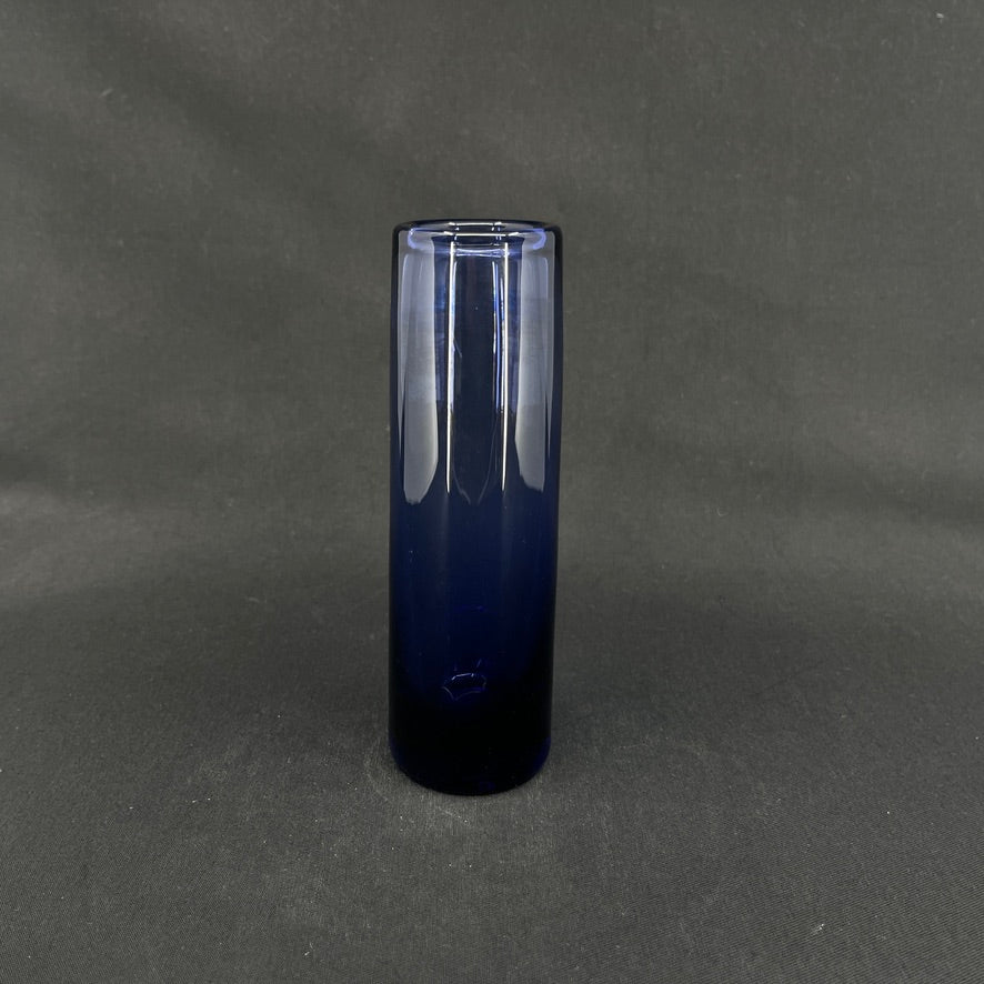 Safirblå cylindervase, 17 cm.
