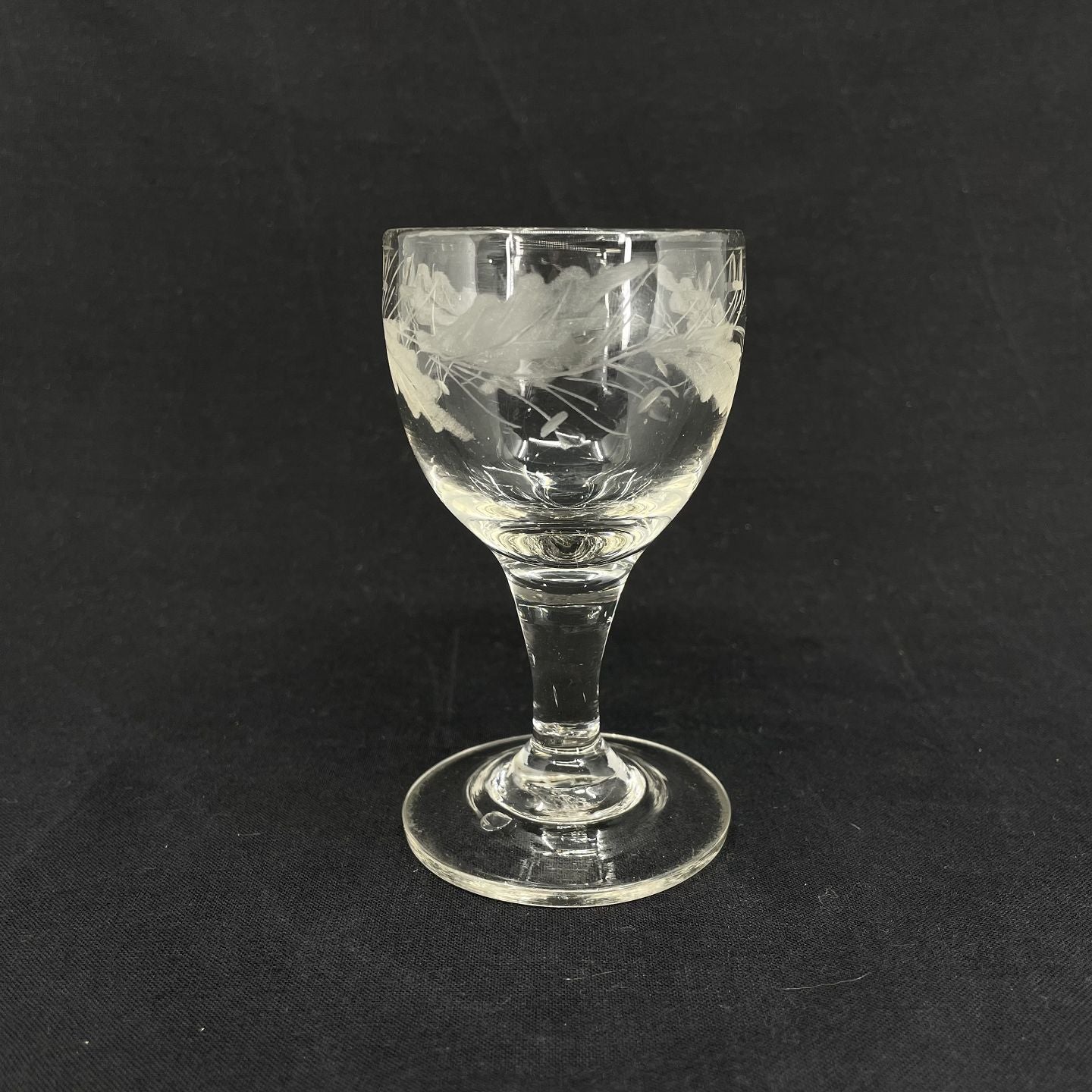 Wine glass with oak leaves