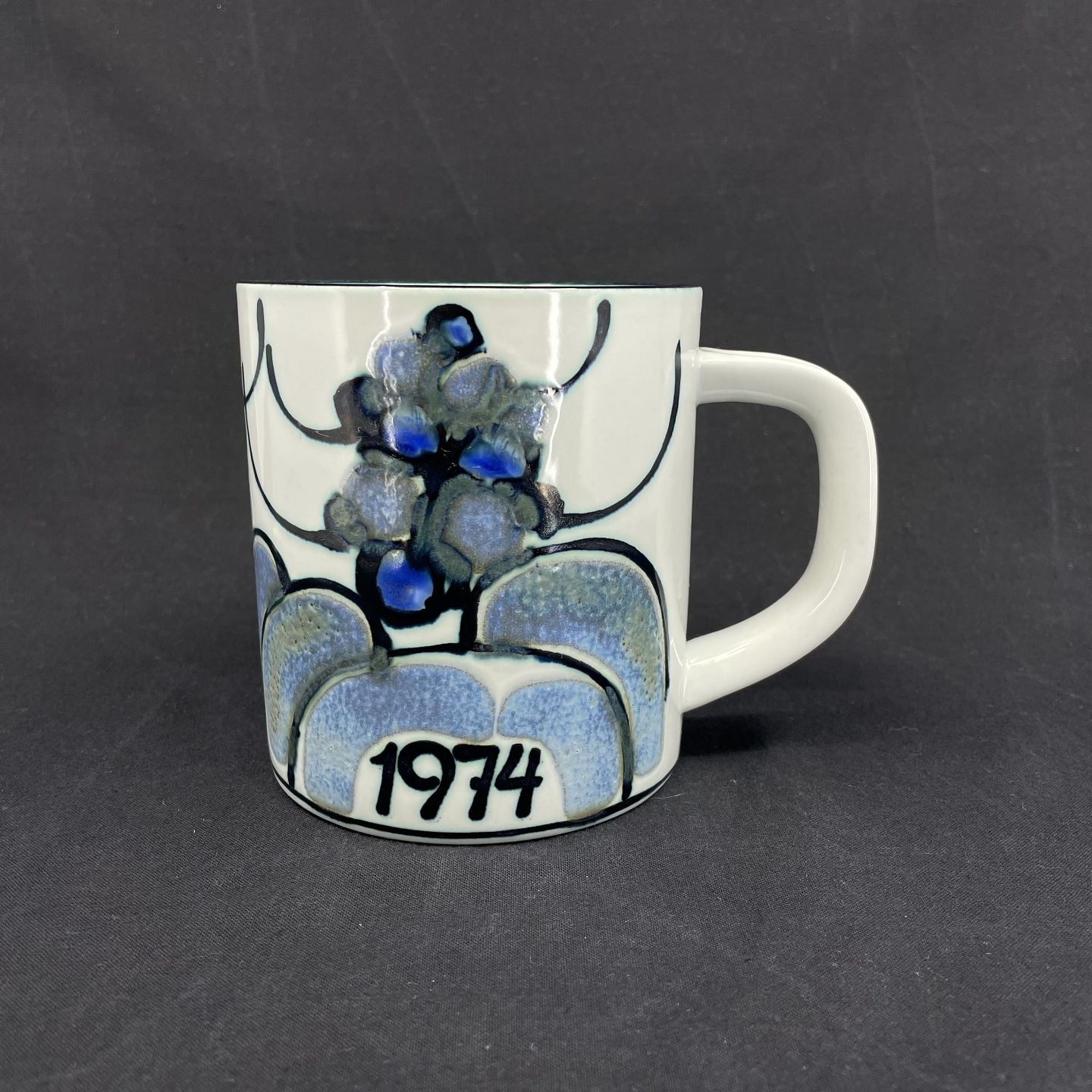 Royal Copenhagen stort årskrus 1974