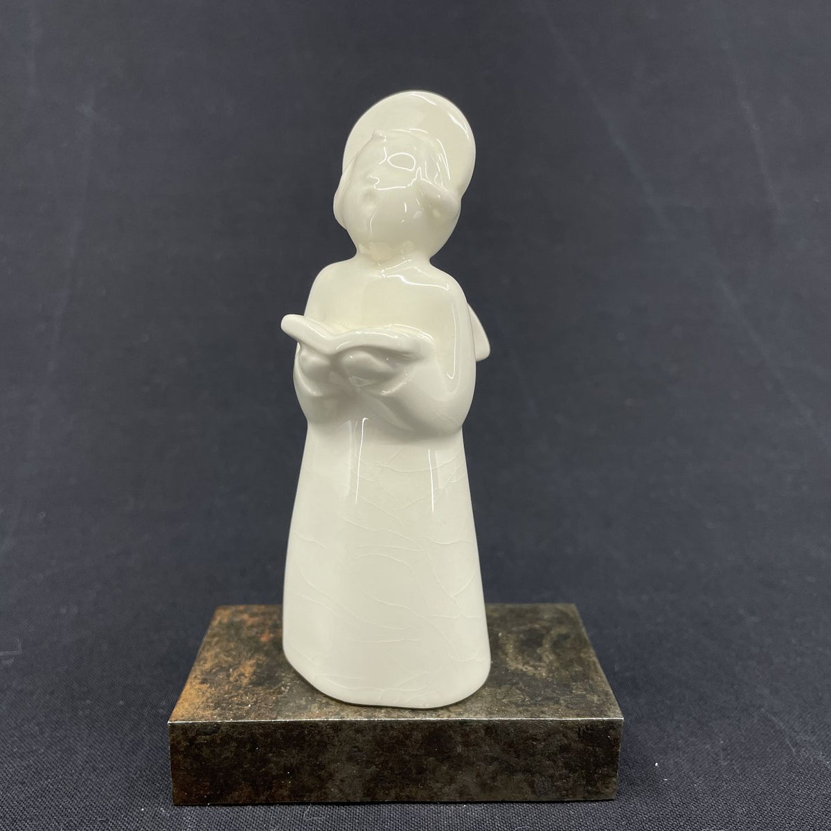 Angel with hymn book