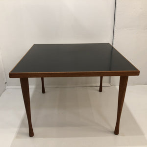 Sofabord i teak med sort formica plade