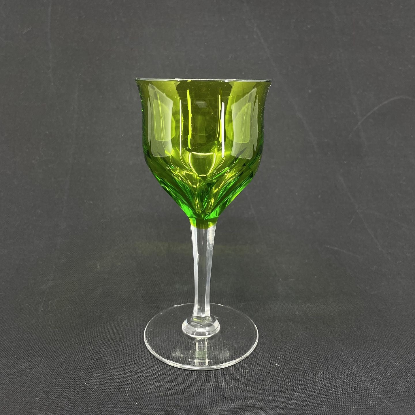 Oreste green white wine glass