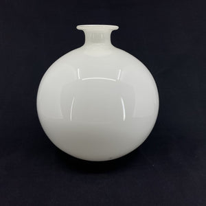 Round white Carnaby vase