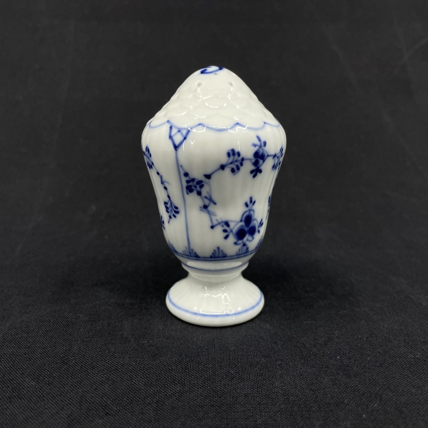 Blue Fluted Plain pepper shaker from Royal Copenhagen