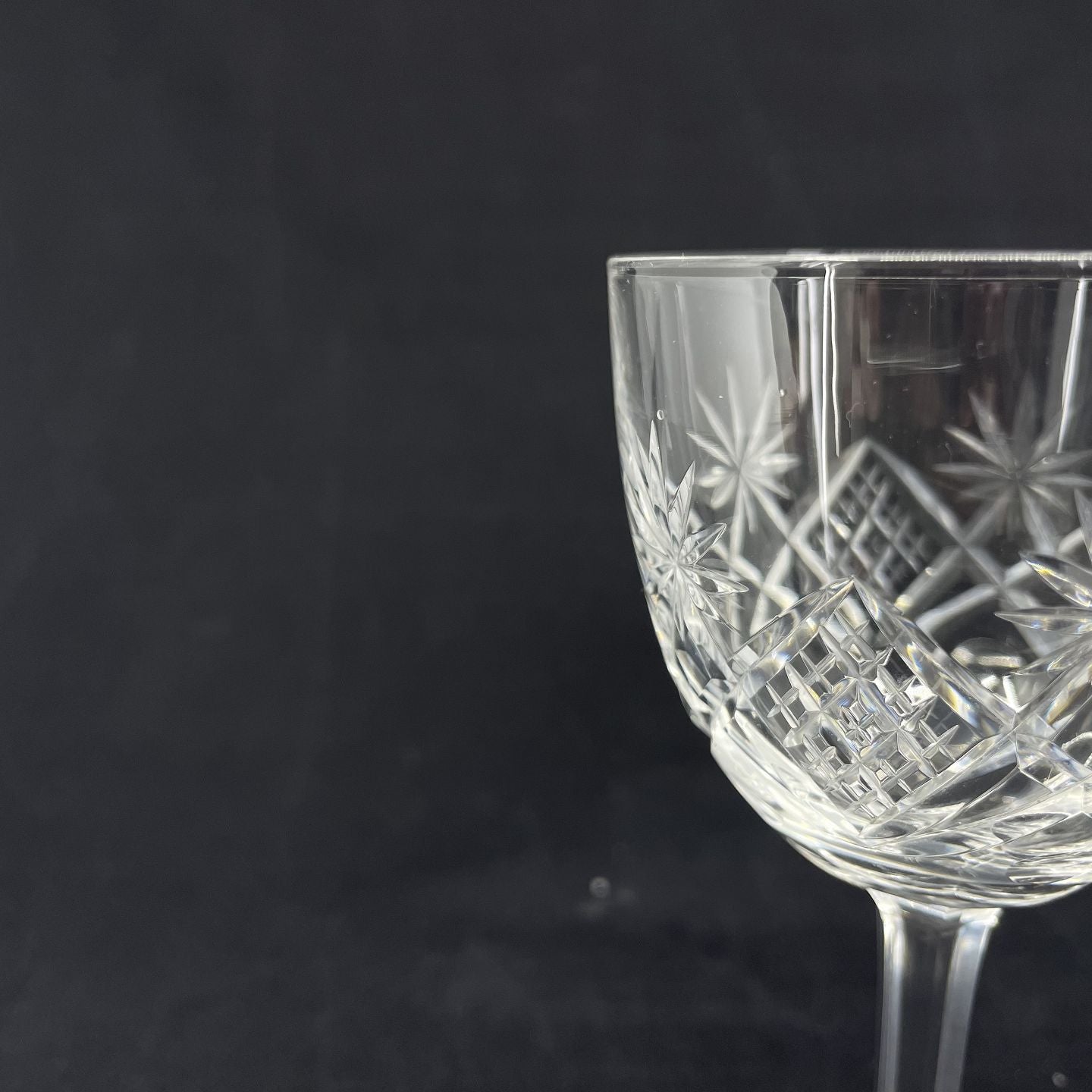 Daria white wine glass