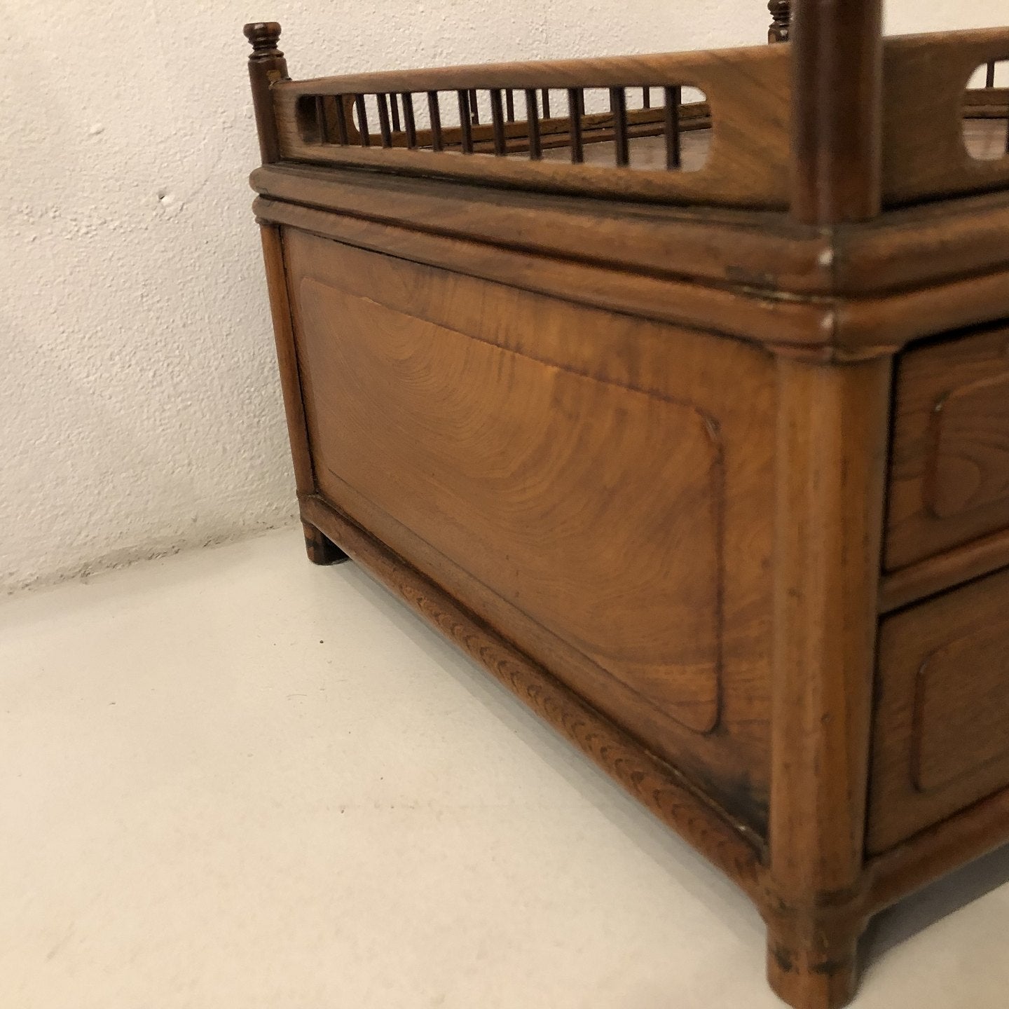 Small Chinese chest of drawers from the Qing dynasty
