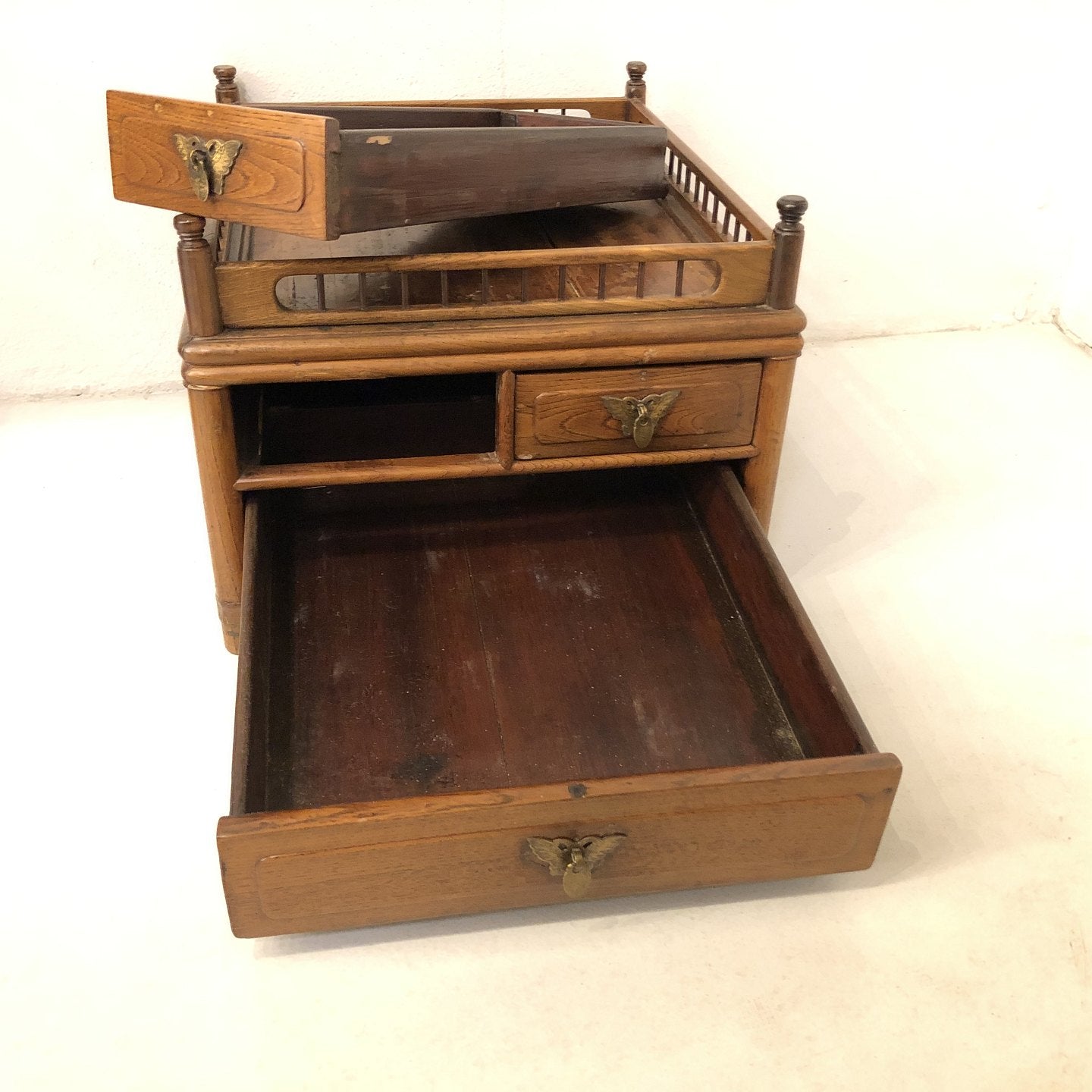 Small Chinese chest of drawers from the Qing dynasty
